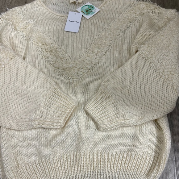 Cream Textured Pullover Sweater Size M/L NWT - Picture 9 of 10